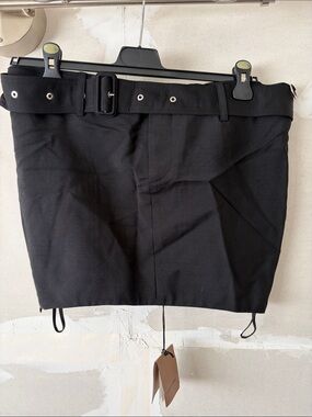 NWT Burberry Black Mini Skirt with trench style belt size 6